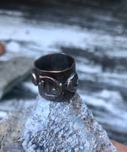 Load image into Gallery viewer, Copper sculptural pinkie cuff ring
