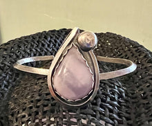 Load image into Gallery viewer, Indonesian purple chalcedony sterling silver bracelet
