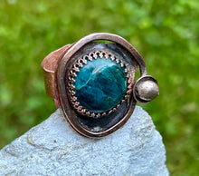Load image into Gallery viewer, Neon Apatite Copper Wraparound Ring
