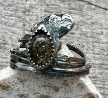 Load image into Gallery viewer, Midnight quartzite sterling silver heart sculptural ring
