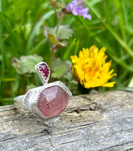 Load image into Gallery viewer, Strawberry quartz and Tourmaline teardrop sterling silver ring

